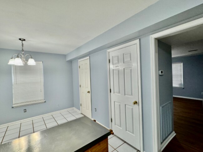 Foto del edificio - 3185 Mapleleaf Dr