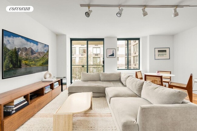 Building Photo - 311 Greenwich St