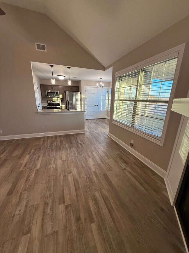 Foto del edificio - 1100 Cardinal Creek Dr