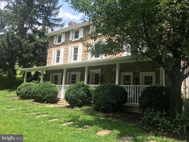 Building Photo - 465 Clothier Springs Rd