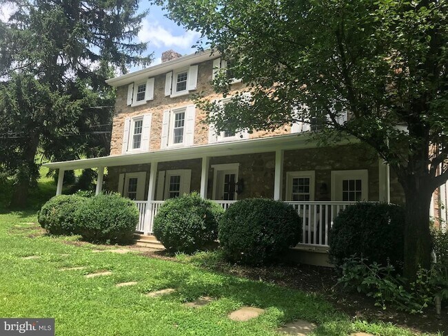 Foto del edificio - 465 Clothier Springs Rd