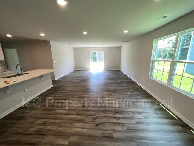 Building Photo - 1401 Woodhouse Dr
