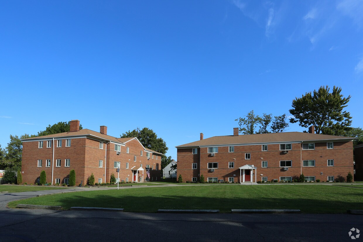 Briardale Commons Apartments in Euclid, OH