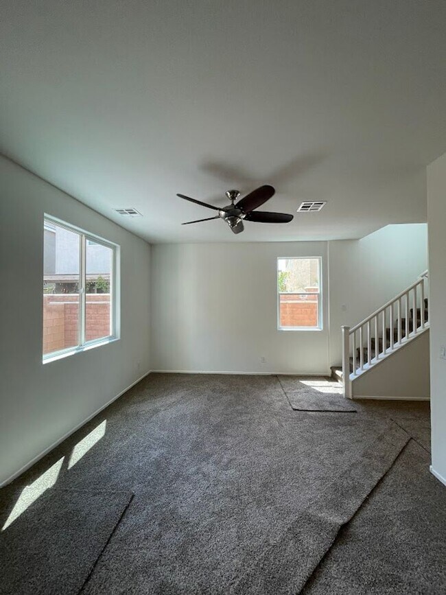 Building Photo - Mountains Edge - 2 Story 3 Bedroom Home wi...