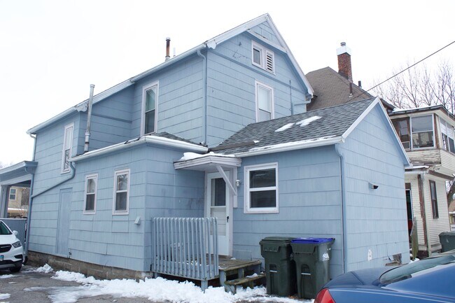 Building Photo - 708 Iowa Ave