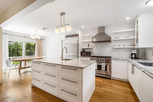 Foto del edificio - 429 Yankee Lake Rd
