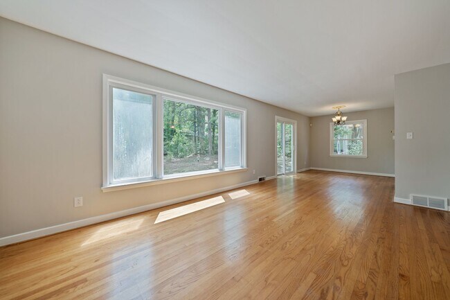 Foto del edificio - 2737 Dogwood Rd