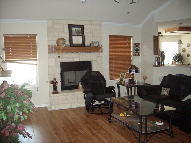 Foto del edificio - 1702 Walker Place Blvd