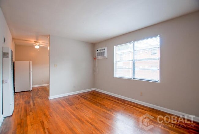 Building Photo - 896 Greenwood Ave NE