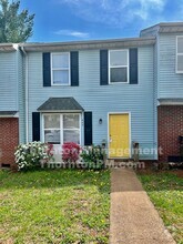Building Photo - 642 Highview Ct