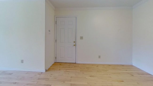 Building Photo - 2030 N Oakland Ave