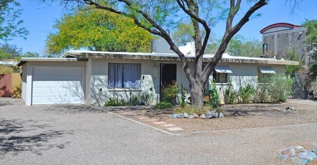Foto del edificio - Ranch Style home in the Garden District