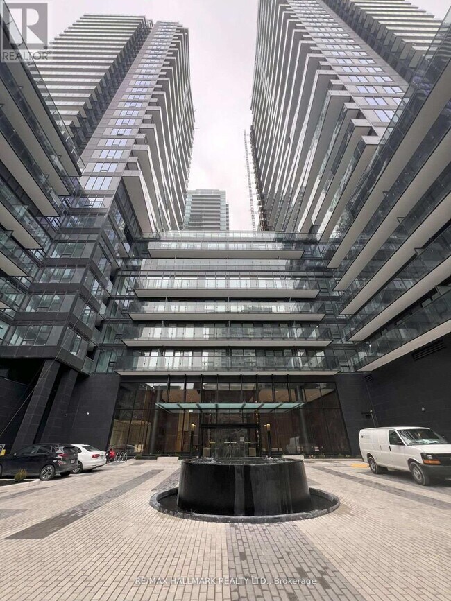 Photo du bâtiment - 127-1127 Broadway Ave