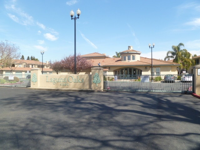 Primary Photo - 5201 Laguna Oaks Dr