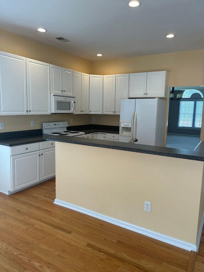 Foto del edificio - Greer, 4BD/2.5BA, 2630SF