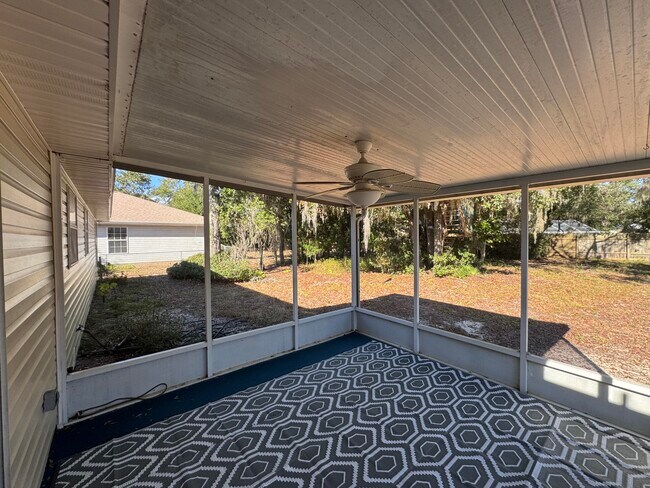 Foto del edificio - 6868 E Bay Blvd