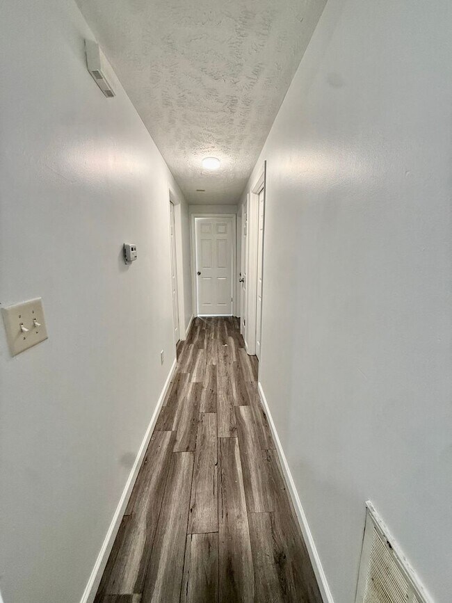 Foto del edificio - 3130 Westbrook Dr