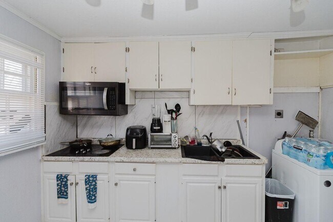 Building Photo - 4431 E Boston Dr