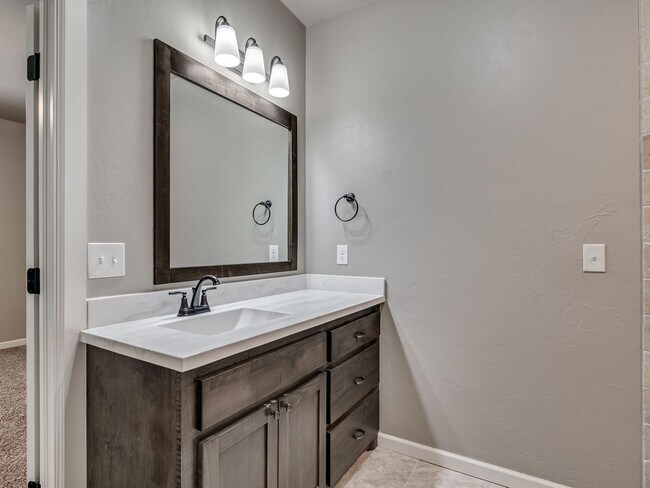 Foto del edificio - 5800 Campbell Creek Dr