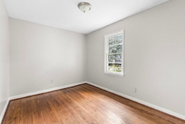 Building Photo - Cozy and Newly Renovated 3 Bedroom 1 Bath ...