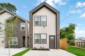 Building Photo - 7987 Chateau St