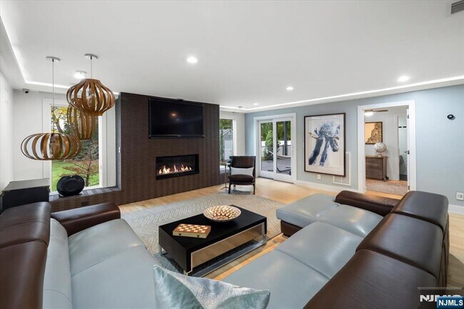 Foto del edificio - 827 Alden Rd