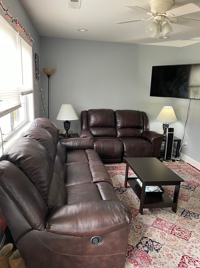 Fotografía del edificio - 34 Eaves Mill Rd