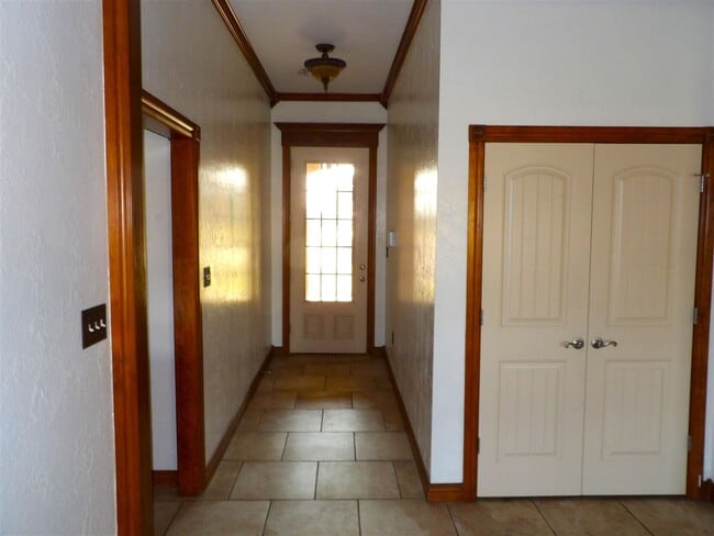 Building Photo - 202 Begonia