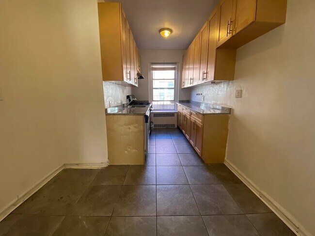 Foto del edificio - 101-111-111 75th Rd