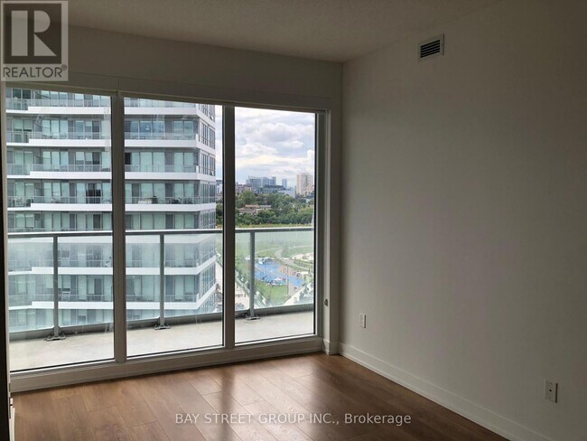 Building Photo - 117-117 McMahon Dr