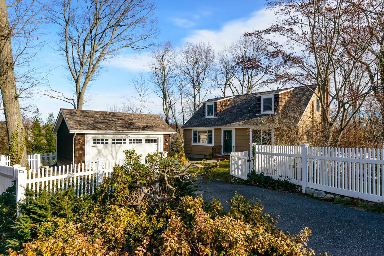 Primary Photo - 20 Grove Pl