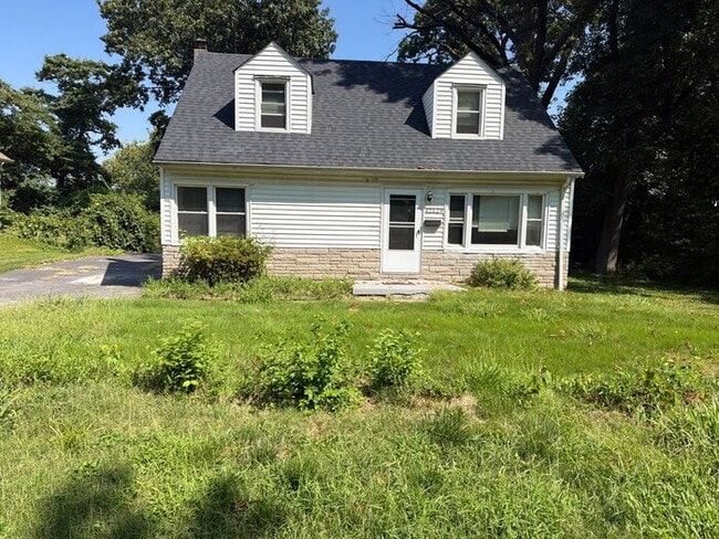 Spacious 4-Bedroom Home with Garage & Breezeway - Spacious 4-Bedroom Home with Garage & Breezeway