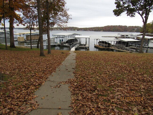 Building Photo - Lakefront House in Four Seasons