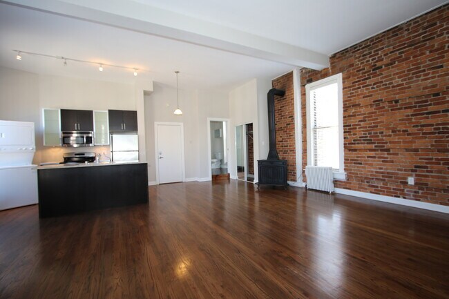 Building Photo - 2220 N Clark St