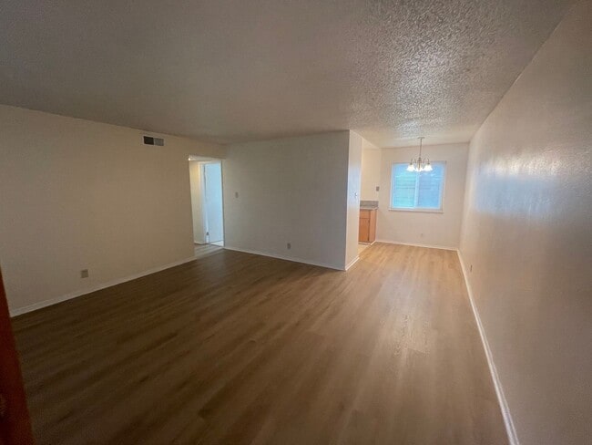 Foto del edificio - ***500 Rent Credit if Moved in by April 1st!***2 Bedroom Downstairs Unit in Rancho Cordova Availa...