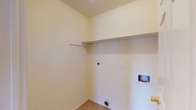Building Photo - ALL TILE Duplex minutes away from Fort Cav...