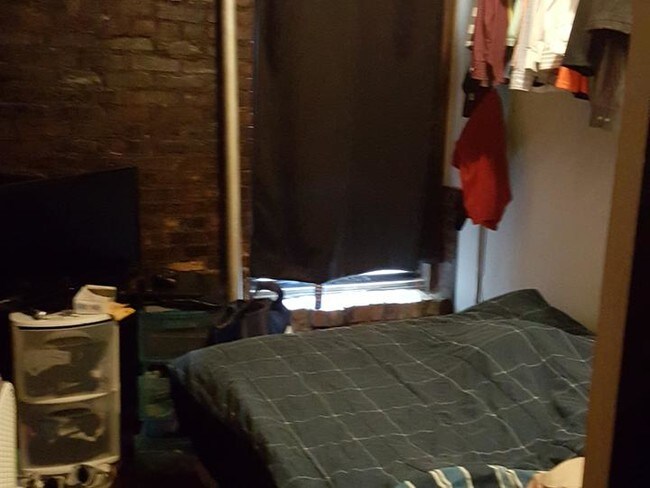 Foto del edificio - 348 E 18th St