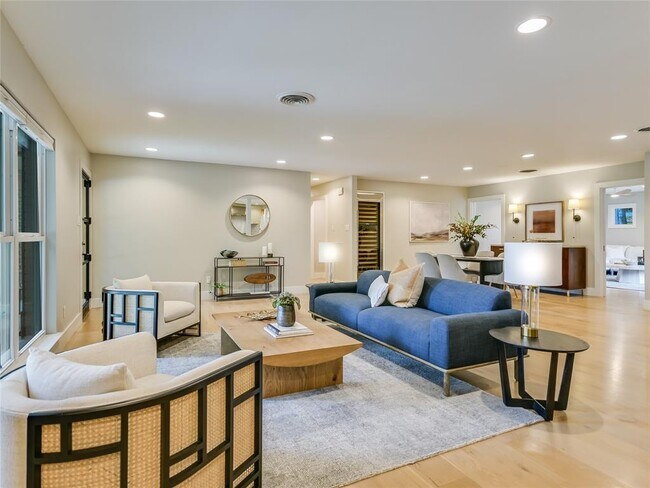 Foto del edificio - 2700 Mountain Laurel Dr