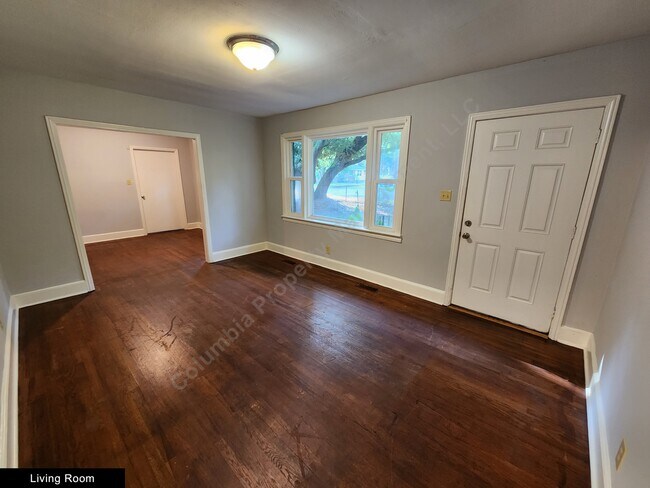 Building Photo - 1647 Caroline Rd