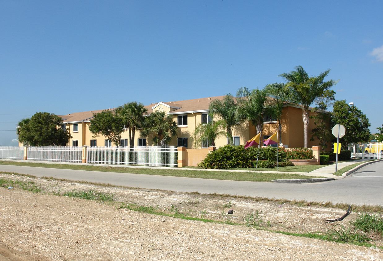 Foto principal - Cameron Creek, Florida City Apartments