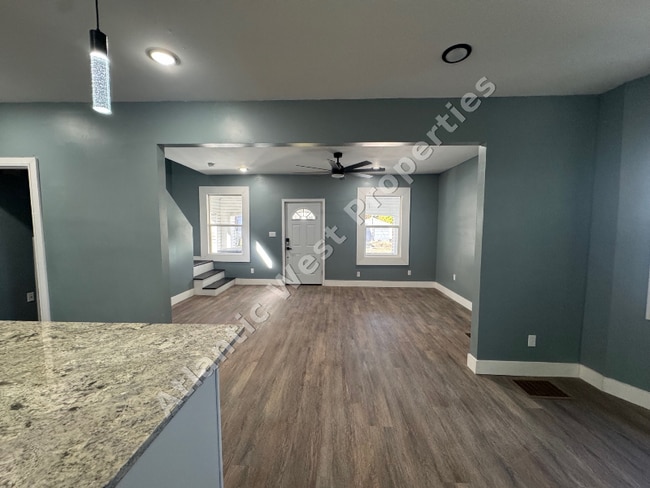 Foto del edificio - 545 Carplin Pl