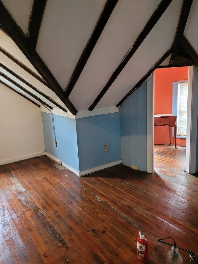 Building Photo - 1157 E Broadway
