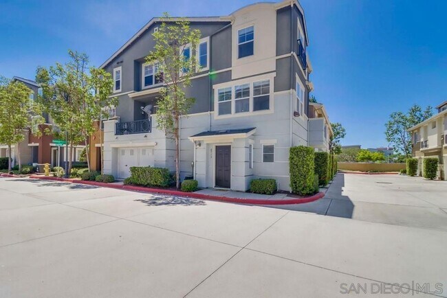 Foto del edificio - Tri-Level Townhome Condo for Rent – 2 Bed,...