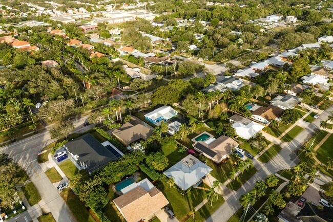 Foto del edificio - 908 Prosperity Farms Rd