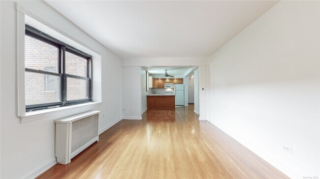 Foto del edificio - 102-55 67th Rd