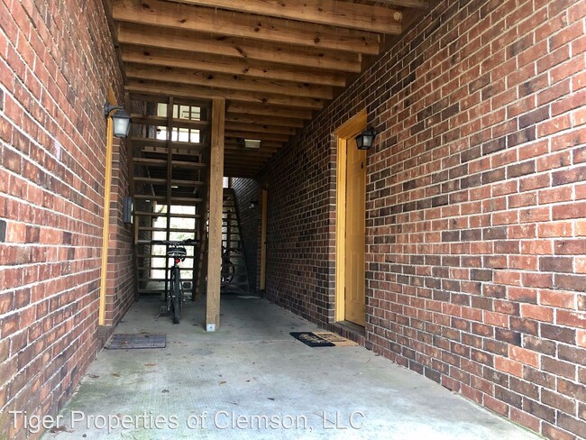 Building Photo - 217 Cochran Rd