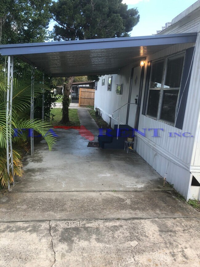 Foto del edificio - **2/1 plus a Den/Office, Manufactured Home in Charlin Parkway area with large fenced yard**