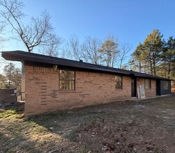 Building Photo - 3120 AR-27