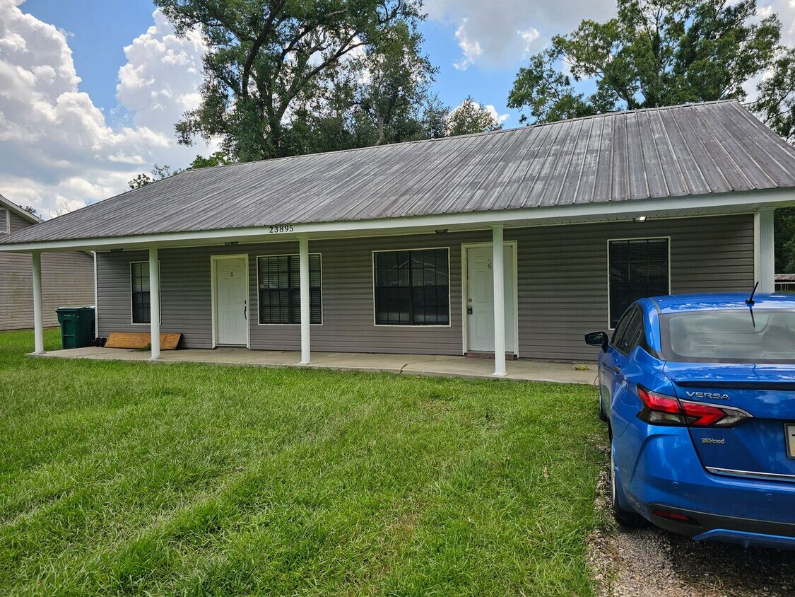 Primary Photo - 23895 Leaning Oaks Dr