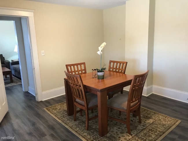 Building Photo - 1 br, 1 bath Apartment - 300 Steward Ave # 3